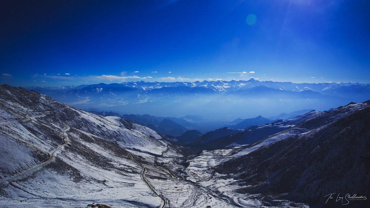 High Ladakh road country