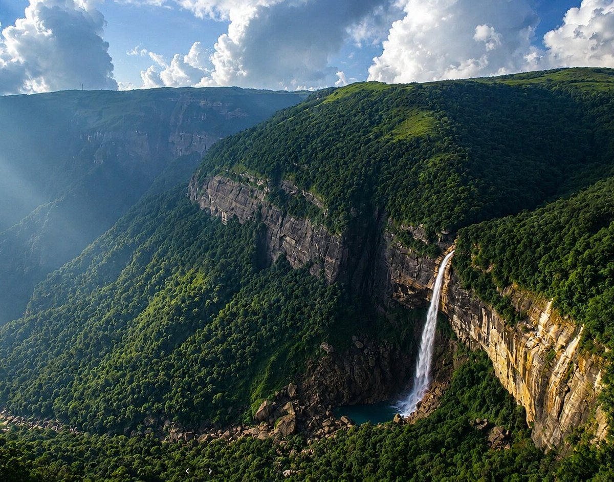 Nohkalikai Falls